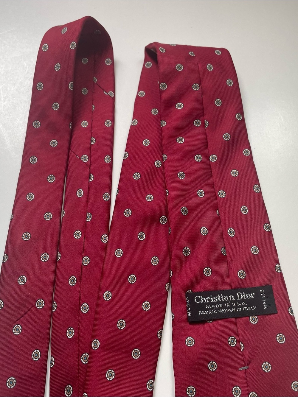 Christian Dior Mens Silk Tie
Burgundy Red Medallion Geometric
Pattern - Picture 4 of 11